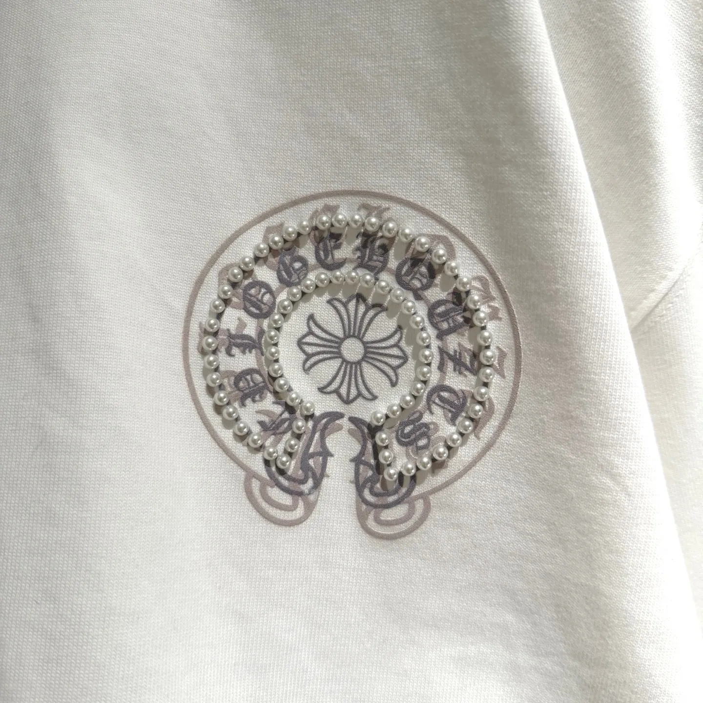 🅿️350 [Strict quality control] CH Croixin's new long-sleeved sweatshirt T-shirt. Heavy 420g double yarn fabric. Three-dimensional printing on the back panel ➕ bubble beads on the front and back. The whole garment is washed twice. The four sides are frayed and torn. Heavy fabric. The neckline is made of icy Solona. Loose fit. Deep, wide and stylish. No deformation or shrinkage. Color: 3 colors, black, white and gray. Size: M-2xl